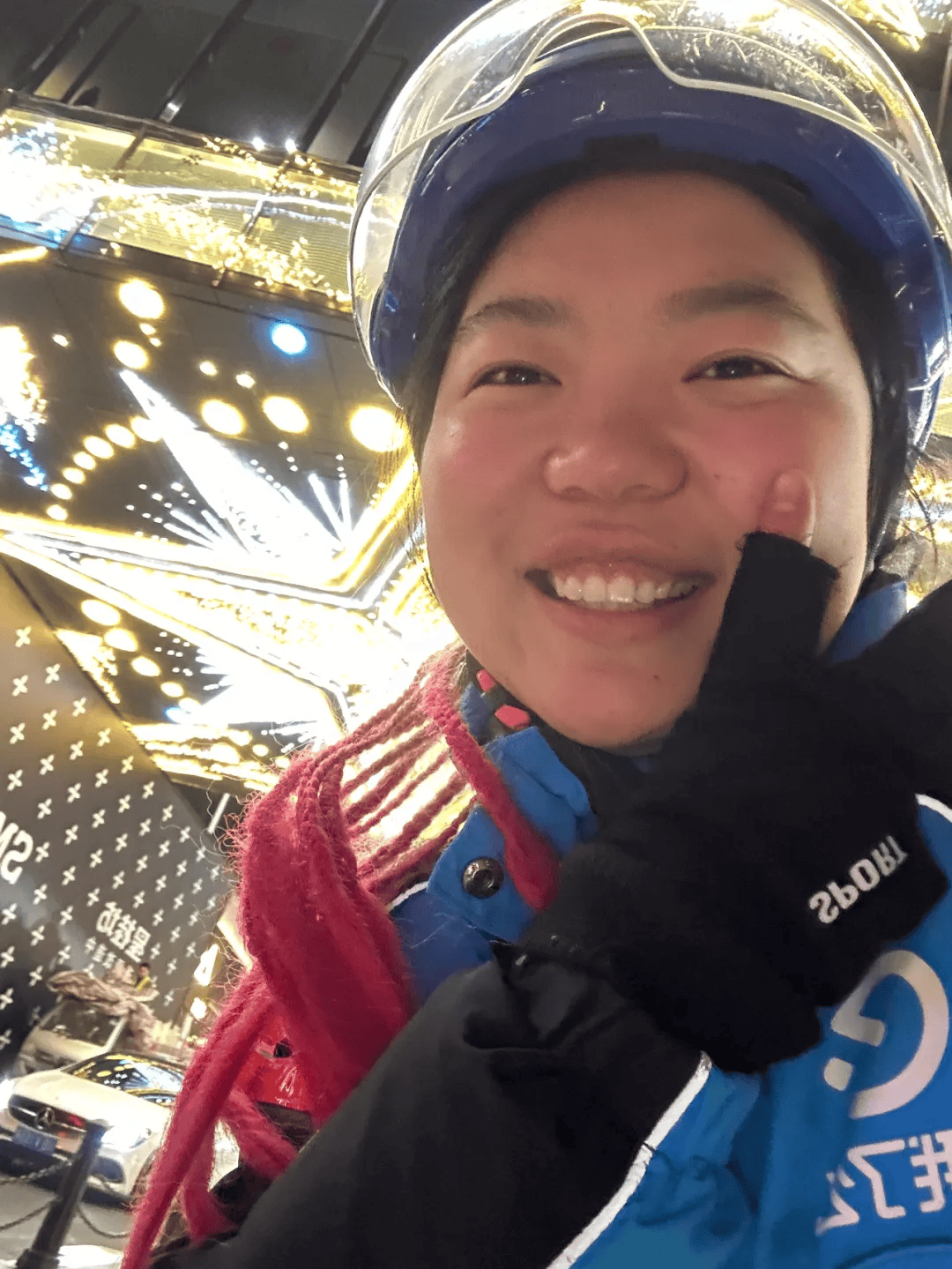 她是95后外卖员蓝骑士里的女英豪