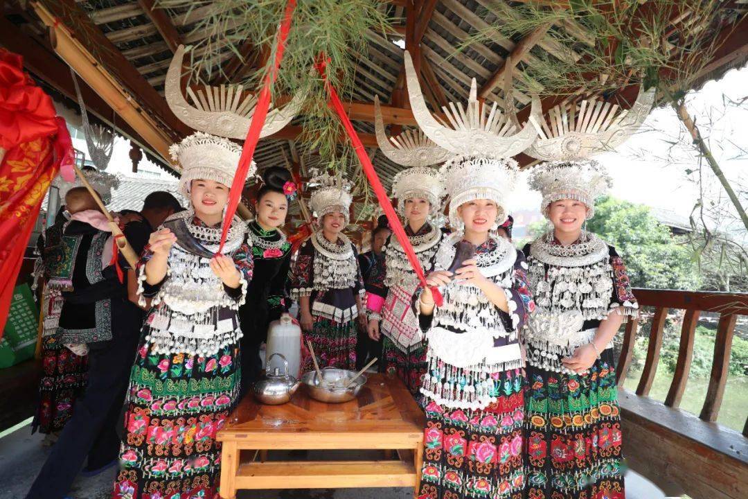 国家级非遗精品台江苗族服饰