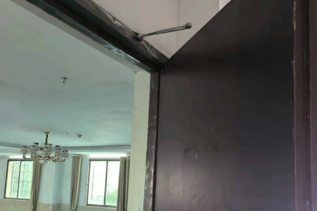 06临川区单位名称:公园懿品存在隐患:1,该小区部分防火门未设置闭门器