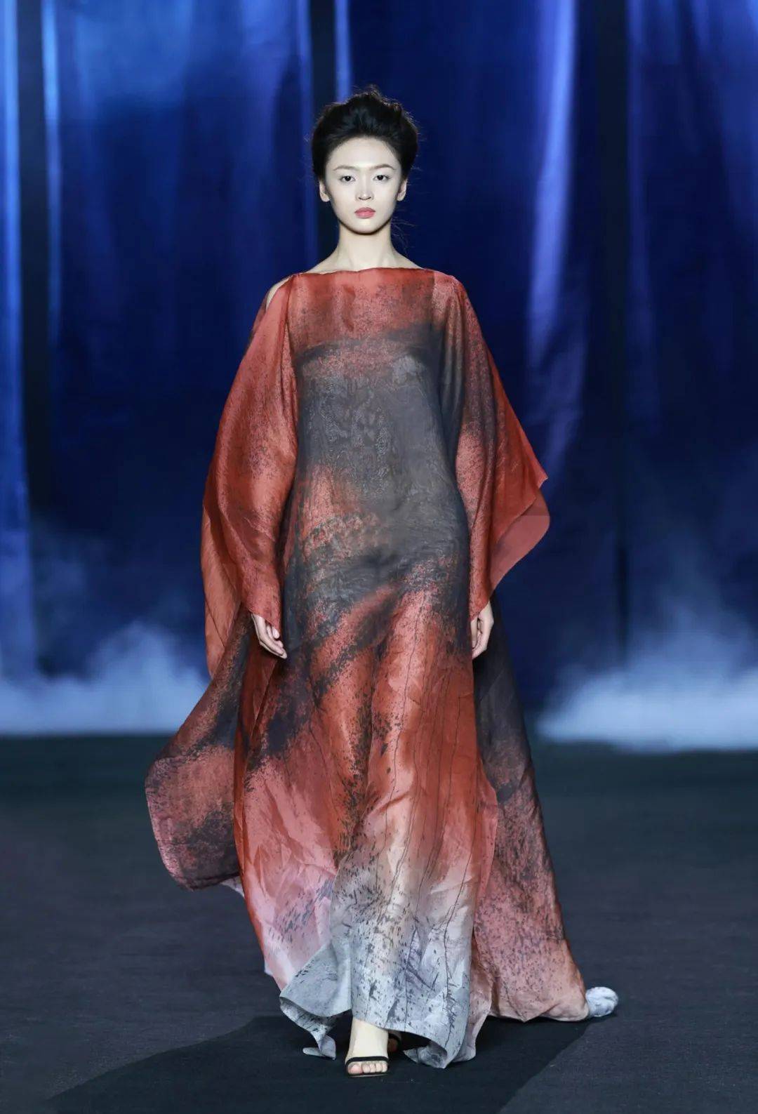 衣者天地形李薇高级时装发布会举办