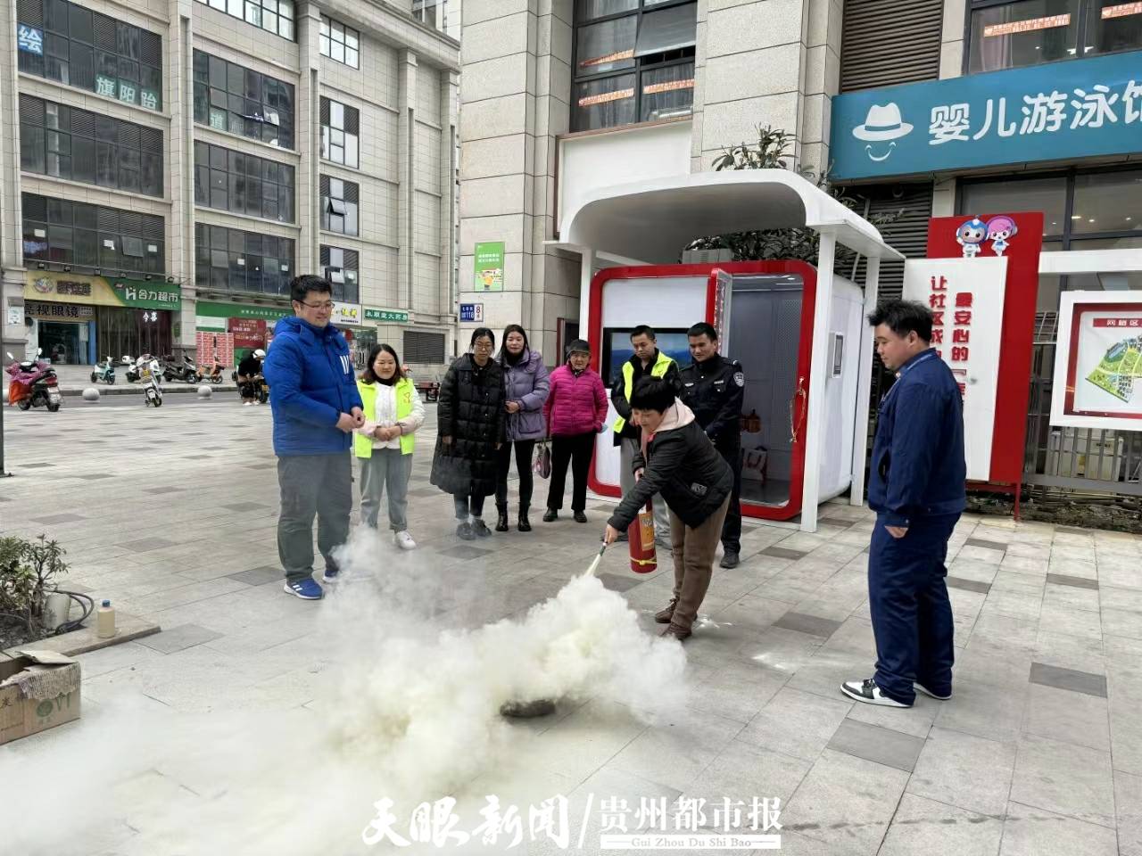 提升群众安全意识白云公安分局云城派出所联合消防大队开展消防演练