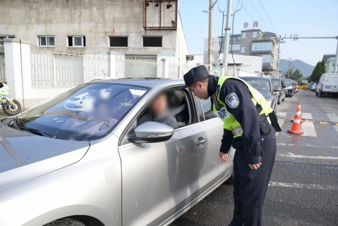 临时交通管制→_机动车_邵公路_方向