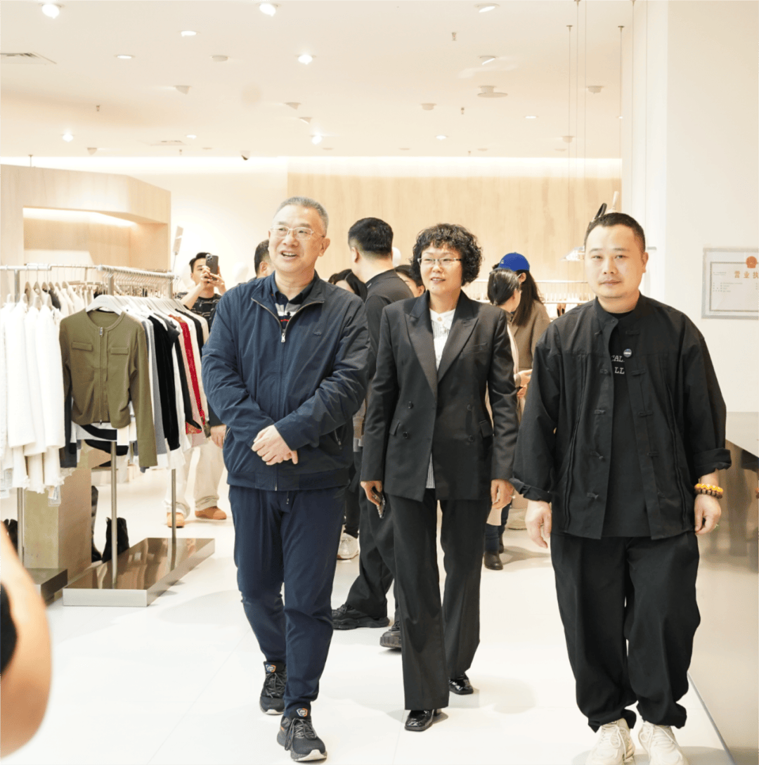 数智时尚流通万里行郑州站走进银基广场