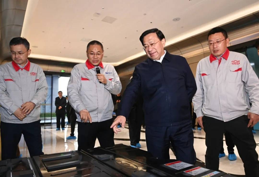 韩俊在铜陵市调研时强调大力发展新质生产力加快构建现代化产业体系