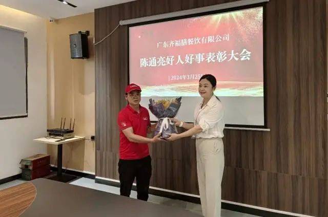 女子_冯锐文_轻生