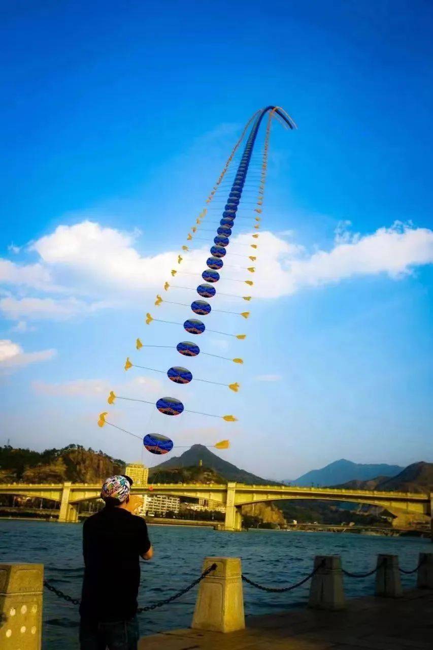 现场不仅安排了北仑特色非遗项目梅山舞狮,跑马灯,大溟车子灯,大补缸