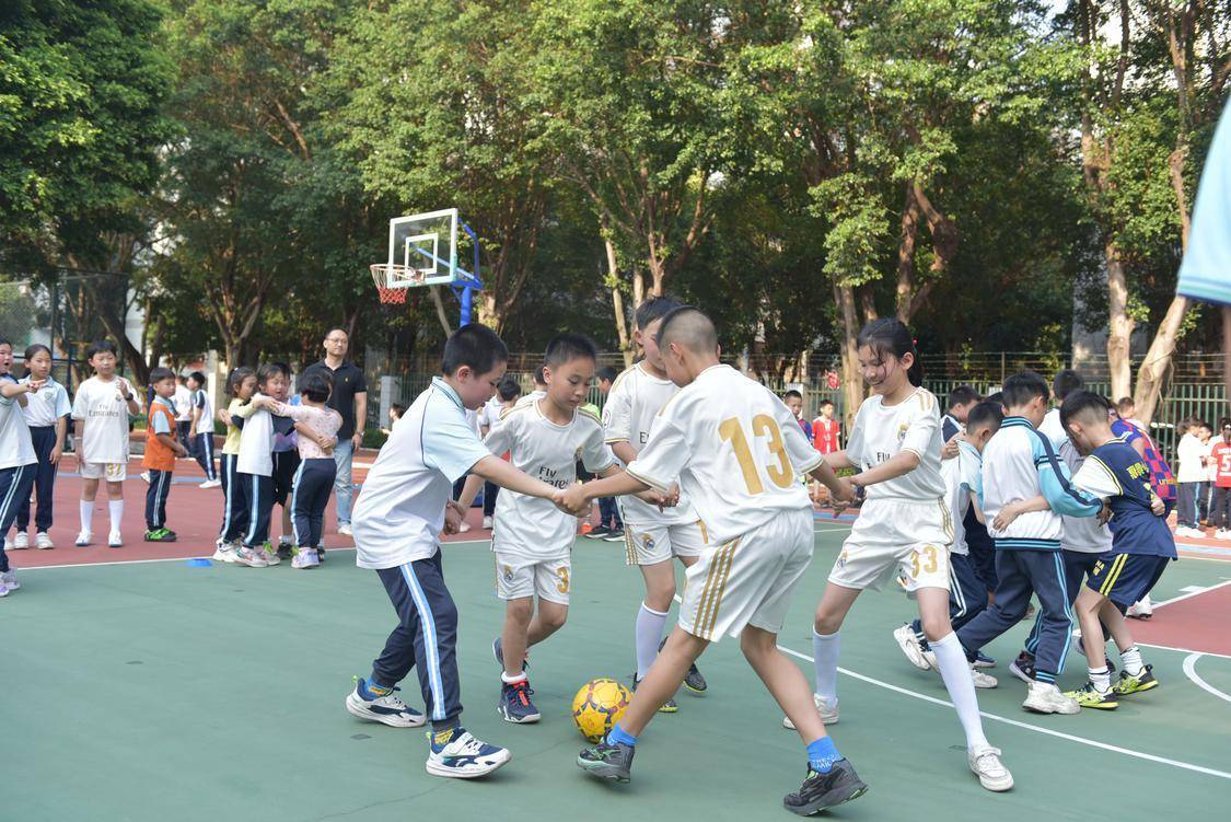 绿茵场上竞韶华惠景小学校长杯足球联赛精彩纷呈