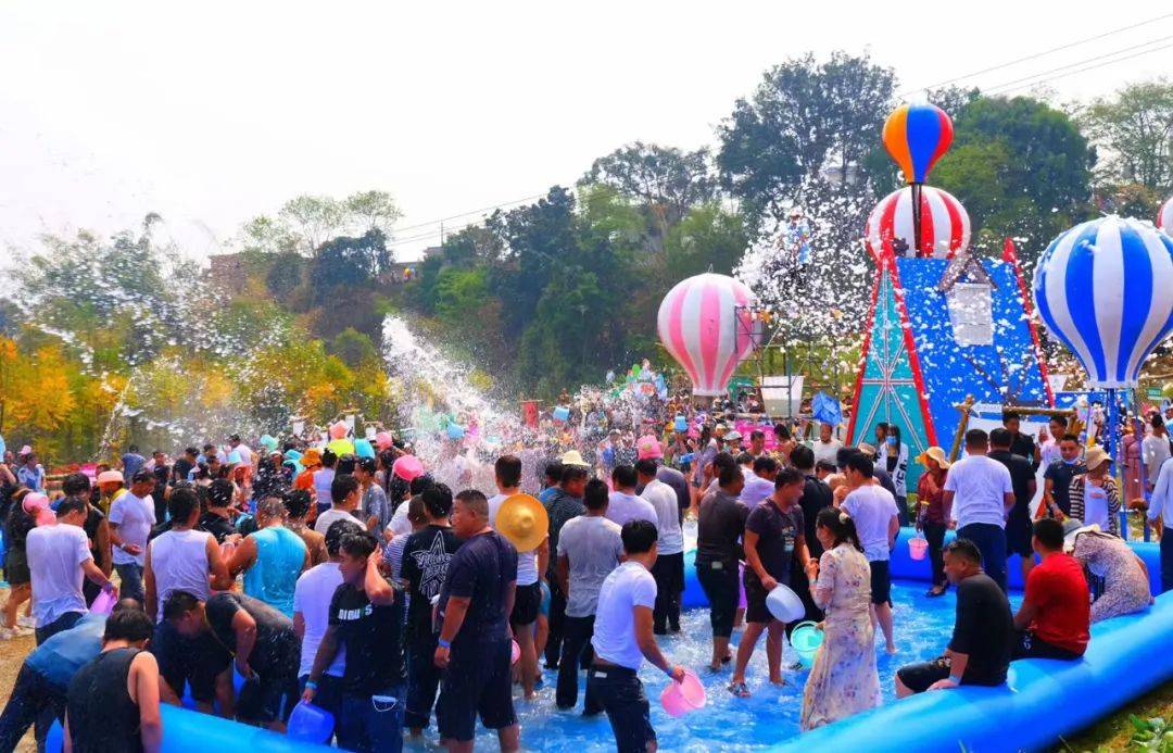 临沧四月节庆活动火爆来袭 泼水节,红茶节,百侨会,冰岛茶会