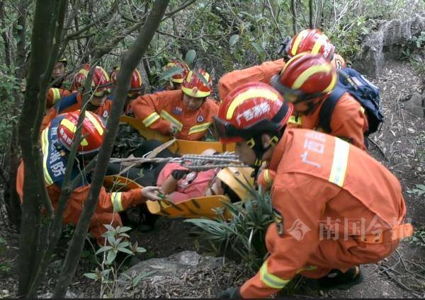 紧急柳州驴友受伤被困旗山消防攀岩救援步步惊心
