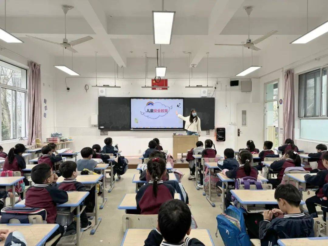 杜绝校园欺凌共建和谐校园宝山区刘行新华实验学校开展防欺凌安全主题