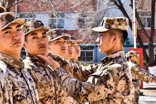 走好军旅第一步多部队开展新兵训练