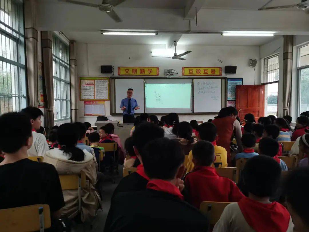 青春自护蒙山县检察院到文圩镇秀才小学开展护未伴成长进校园普法宣传