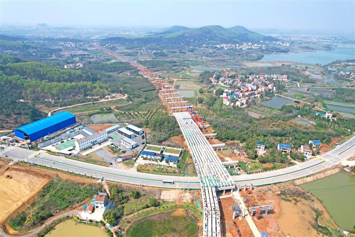 2500余名建设者大干快上武天高速建设驶入快车道