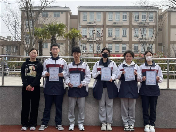 浦东吴迅中学爱我国防百炼成钢全力以赴争创辉煌高一年级东方绿舟国防