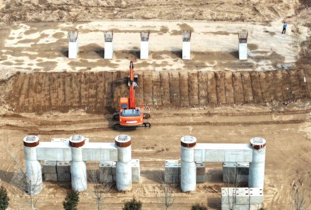 沿黄高速公路项目起于民权县豫鲁省界,向西经兰考县,原阳县,武陟县