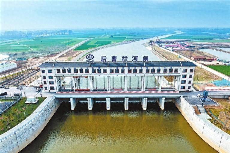 谭勇仲春时节,驱车行驶在新修建的贾鲁河堤防路,沿途河畅水清岸绿