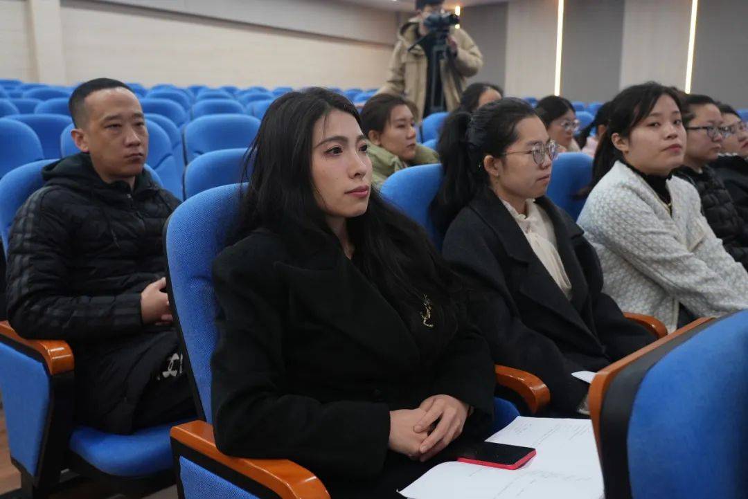 石外集团副校长魏茜要求青年教师持续做好学区联合教研,教学活动和