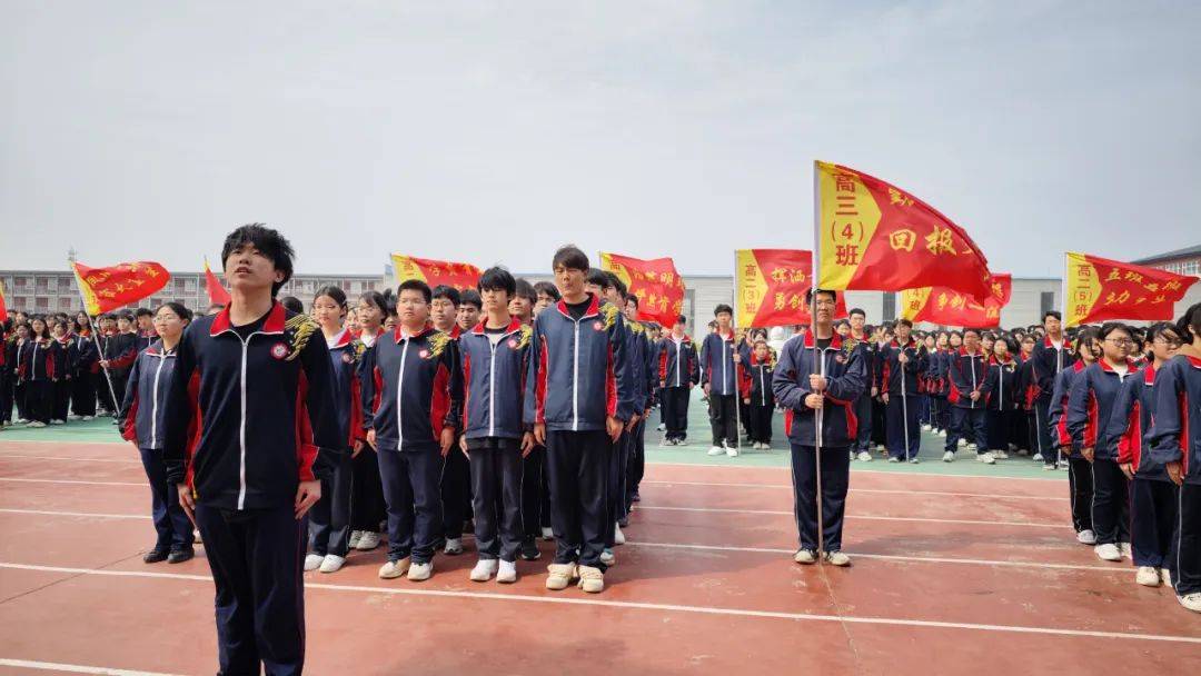 武罗学校举行高中部汇操比赛!_青春_生活_班级