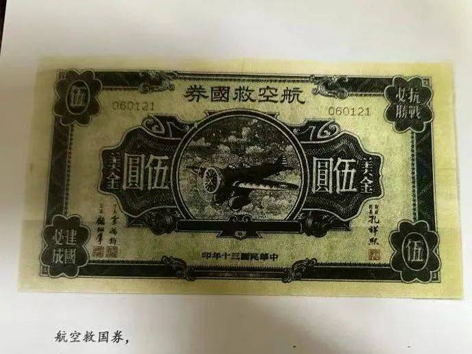 在这些老物件里他们寻找过去的红色记忆