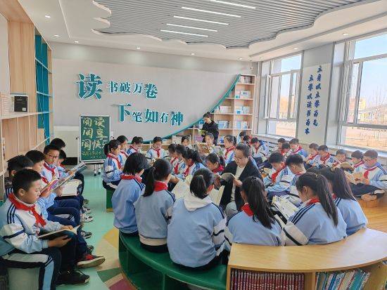新民市城南小学举办阅读阅享阅快乐读书分享会