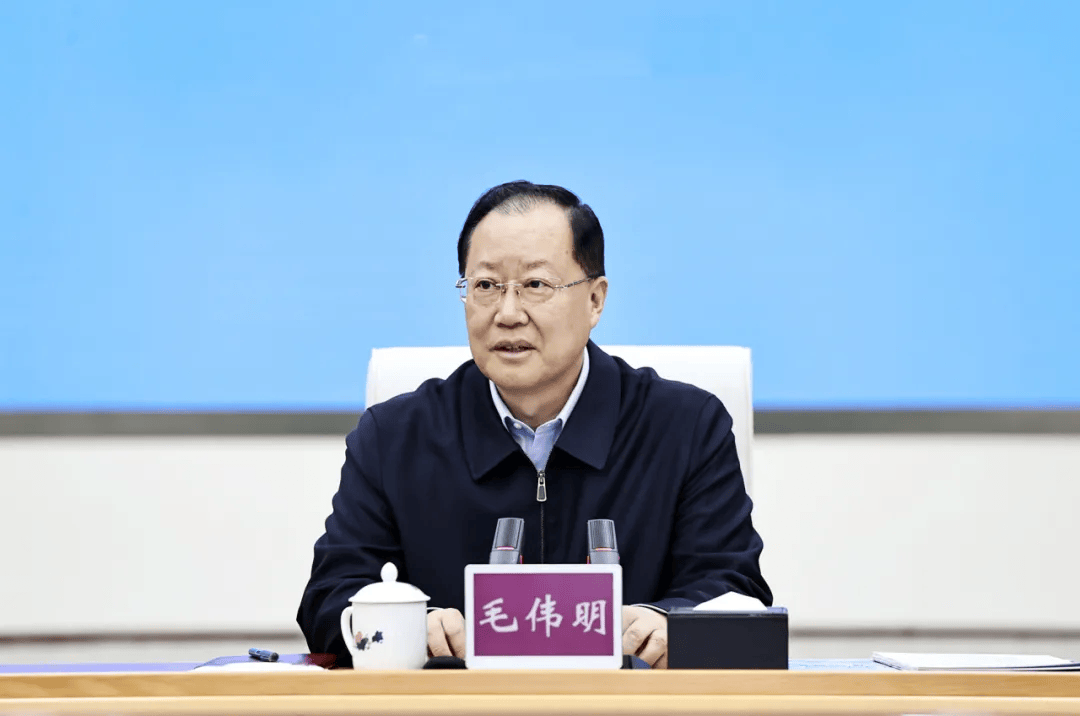 3月27日上午,省委副书记,省长毛伟明主持召开专题会议,研究长沙奥体