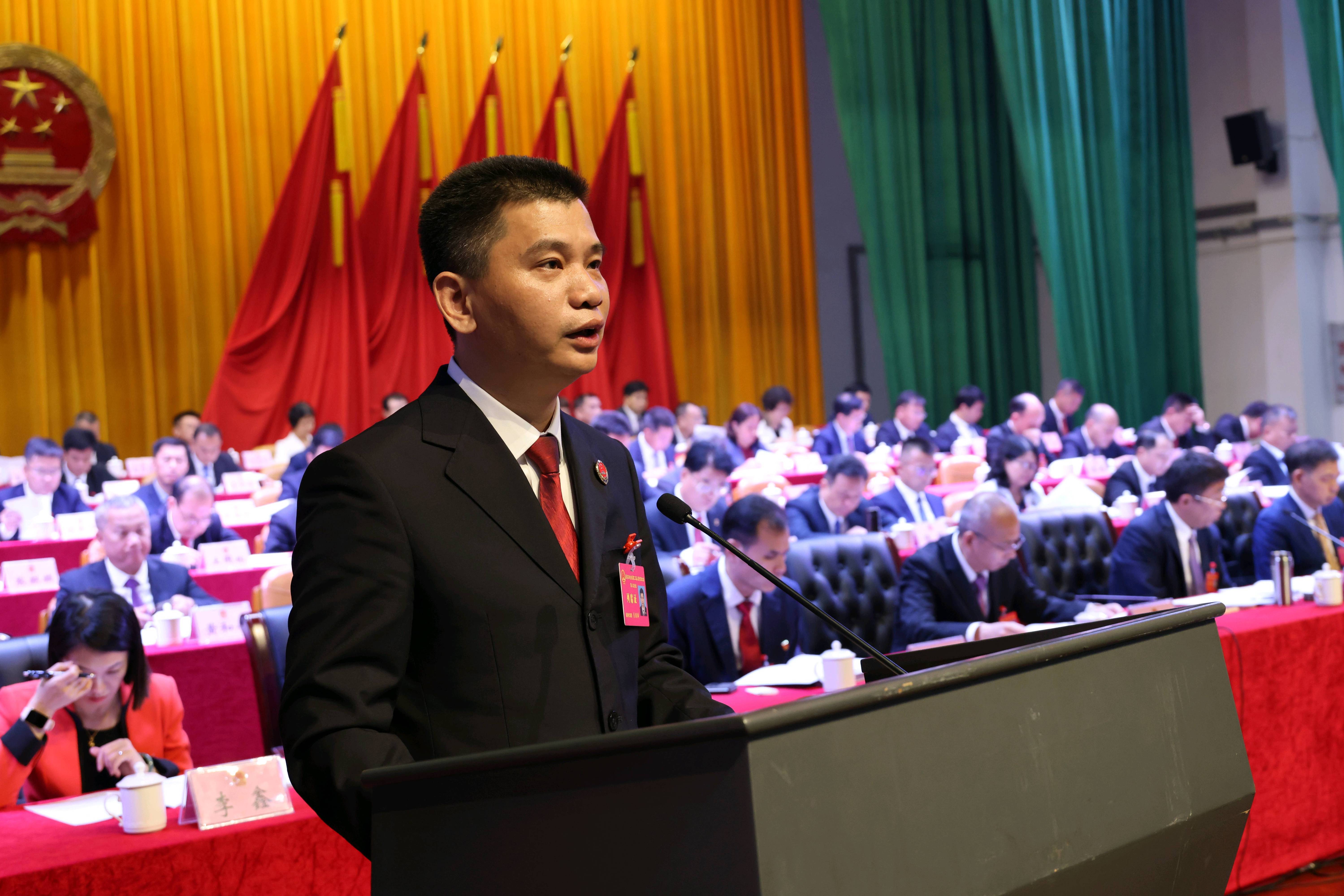 电白区二届人大八次会议闭幕 宣布多个选举结果