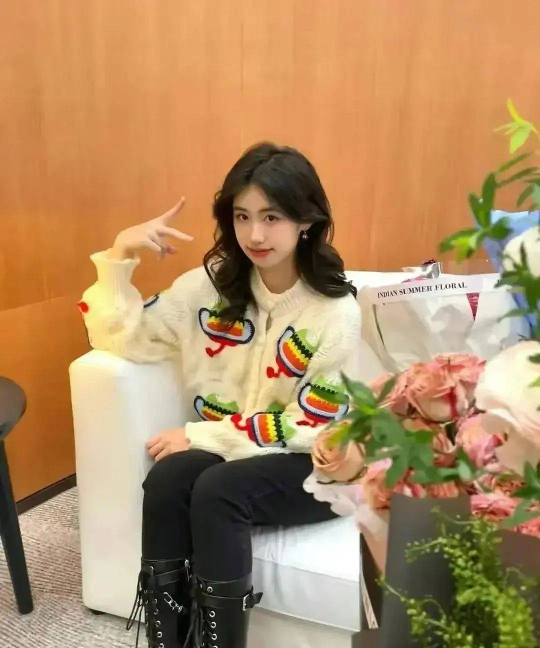 冯小刚养女徐朵18岁生日,冯小刚发文为女儿庆生,望女儿简单阳光_生活_