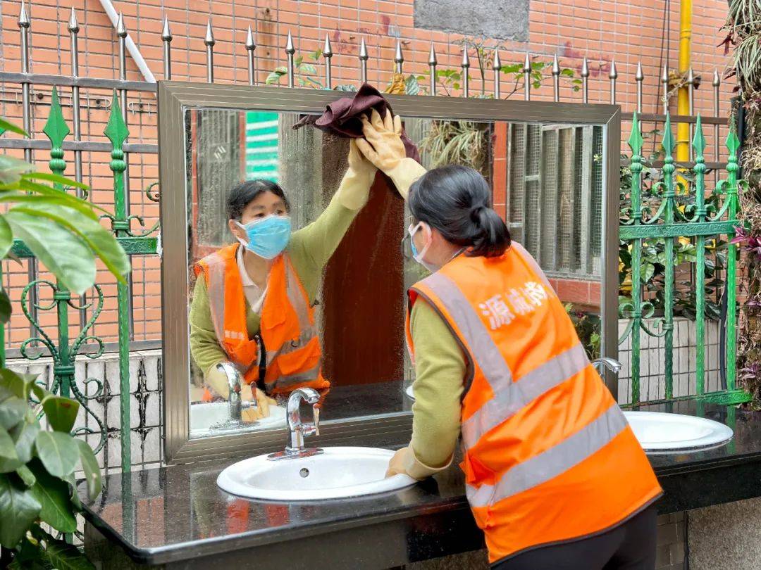 环卫工人刁彩霞:守护公厕小空间 共创城市大文明_工作_市民_环境