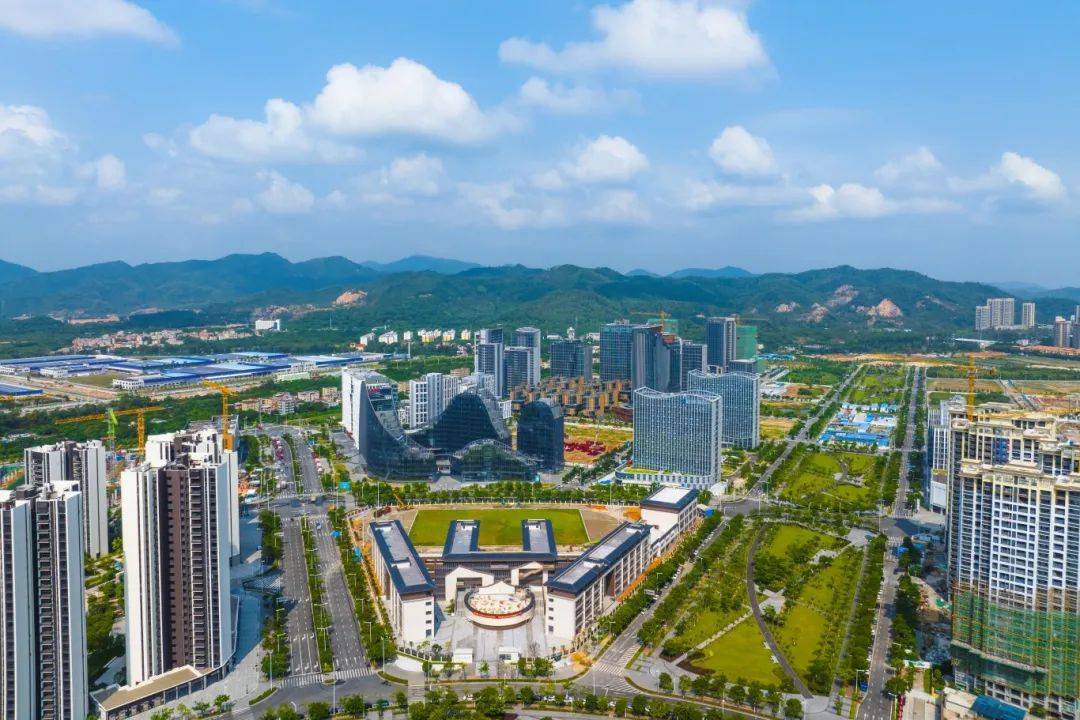 谢儒侦/摄新春伊始,从省到市,再次高规格召开高质量发展大会,吹响了