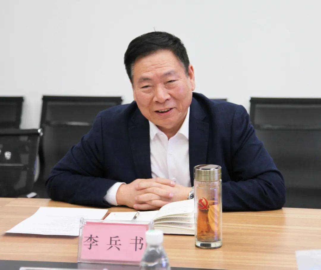 商会党委常务副书记兼秘书长李兵书,副秘书长兼国际事务部主任王芸