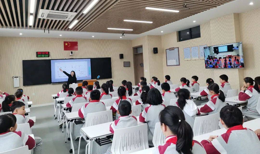 上午,由嘉善县实验小学的斯浙康和钱慧云祎两位老师进行音乐课堂教学