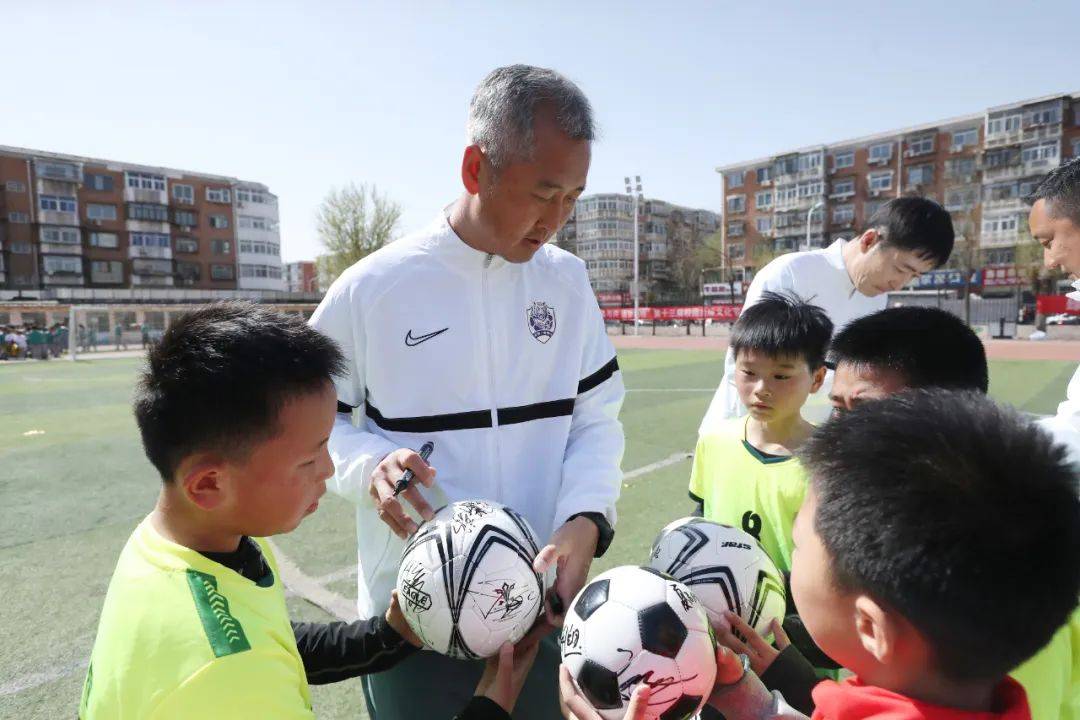 天津老甲a队走进宜兴埠第三小学