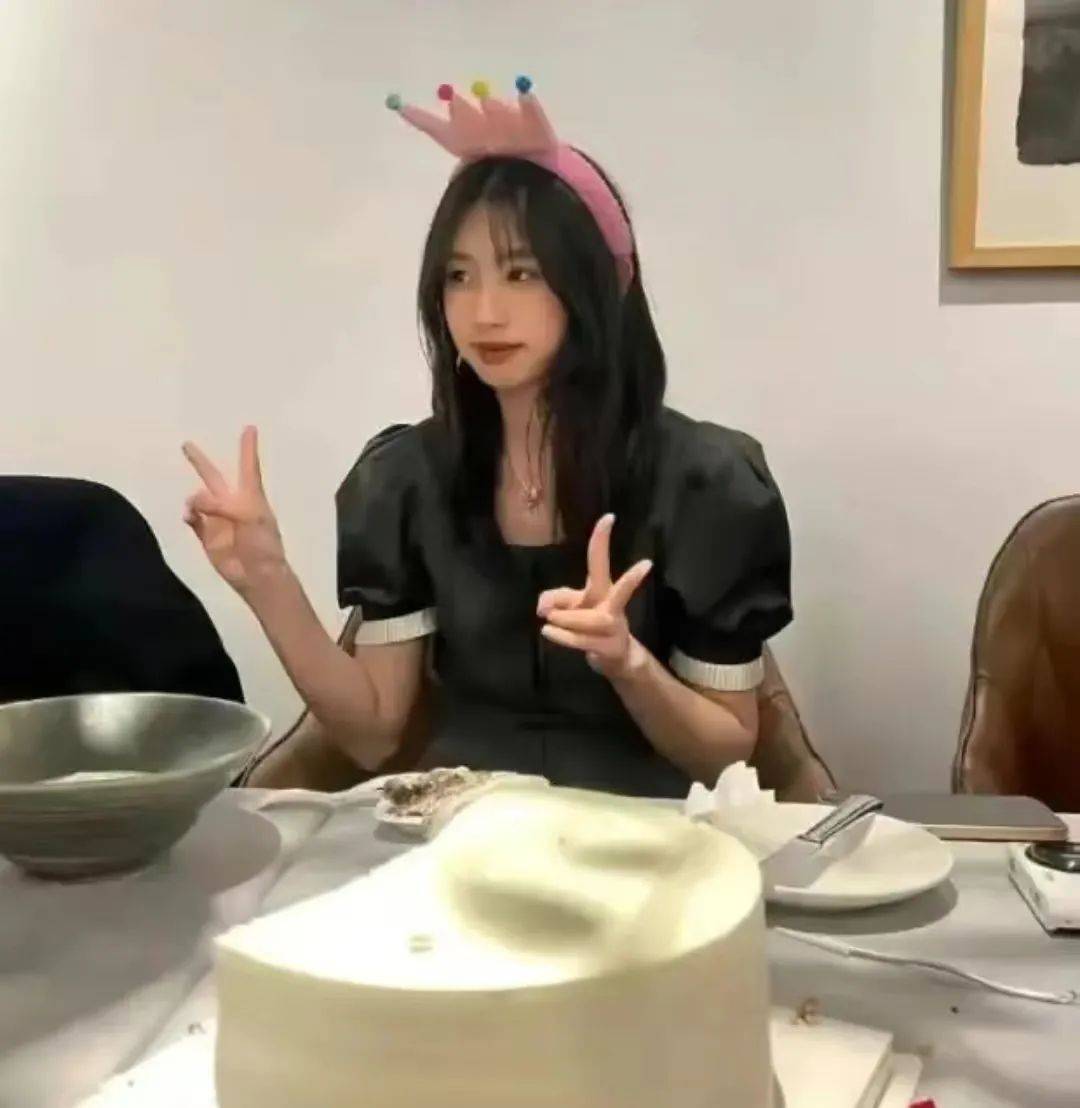 冯小刚养女徐朵18岁生日,冯小刚发文为女儿庆生,望女儿简单阳光_生活_