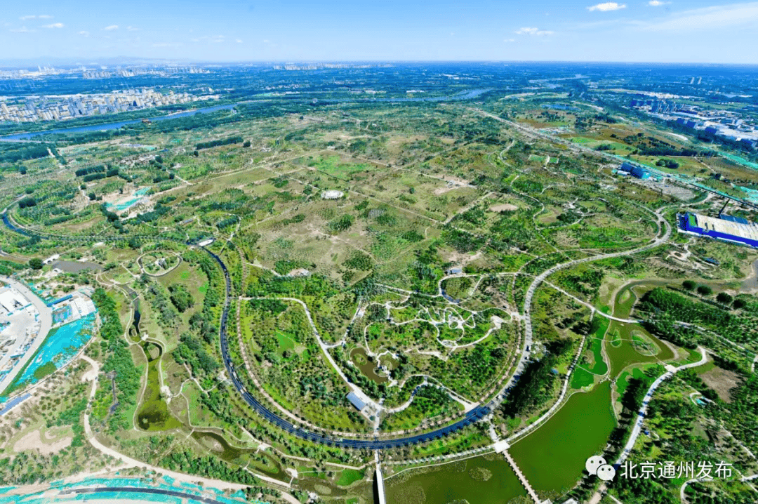 多次在空中俯瞰绿心公园的航拍摄影师马文晓还记得,20多年前第一次来