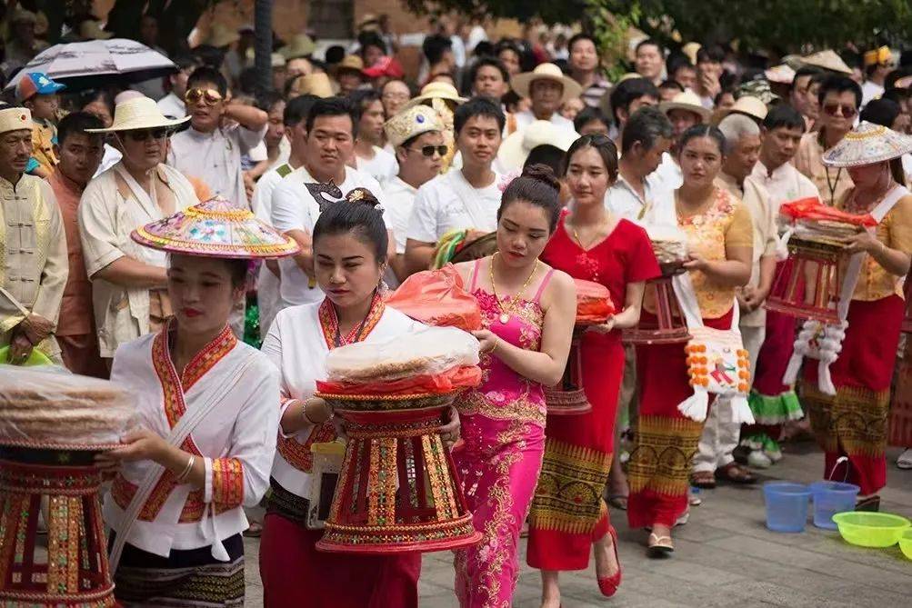 四月来临沧和我们一起过节泼水节红茶节百侨会冰岛茶会