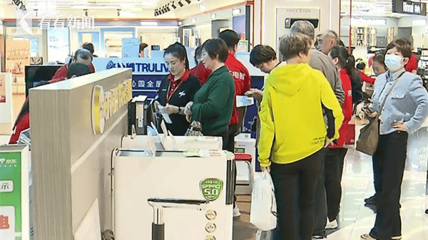 绿色智能家电消费补贴今起实施卖场收银台前排起队