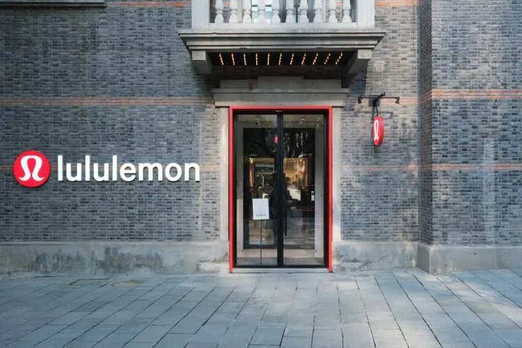 阶段性价格回调,lululemon展现投资性价比_销售_新店_市场