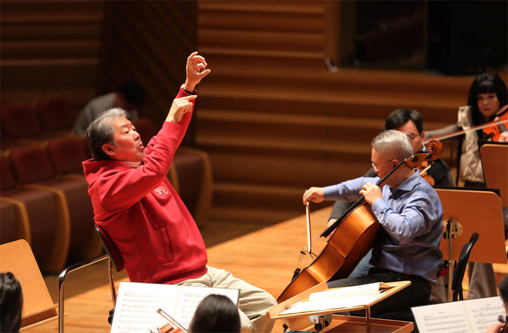 余隆王健再次牵手为上海乐迷送上见证友谊的作品