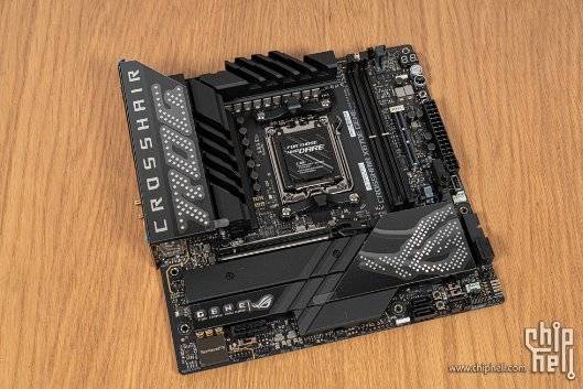 作为核心硬件的华硕rog crosshair x670e gene主板,堪称新一代超频