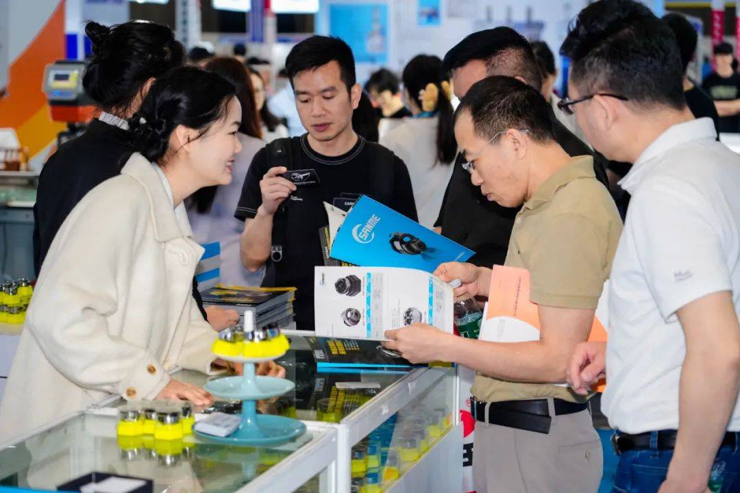 头条展示新质生产力赋能纺织产业2024东莞国际面辅料及