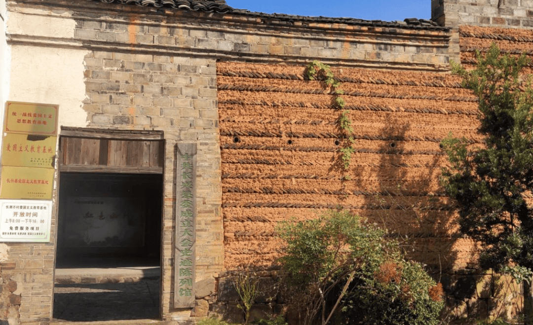 牧林印象牧林印象坐落于泗安镇玉泉村,依傍秀美长潮涧,怀抱百亩翠绿