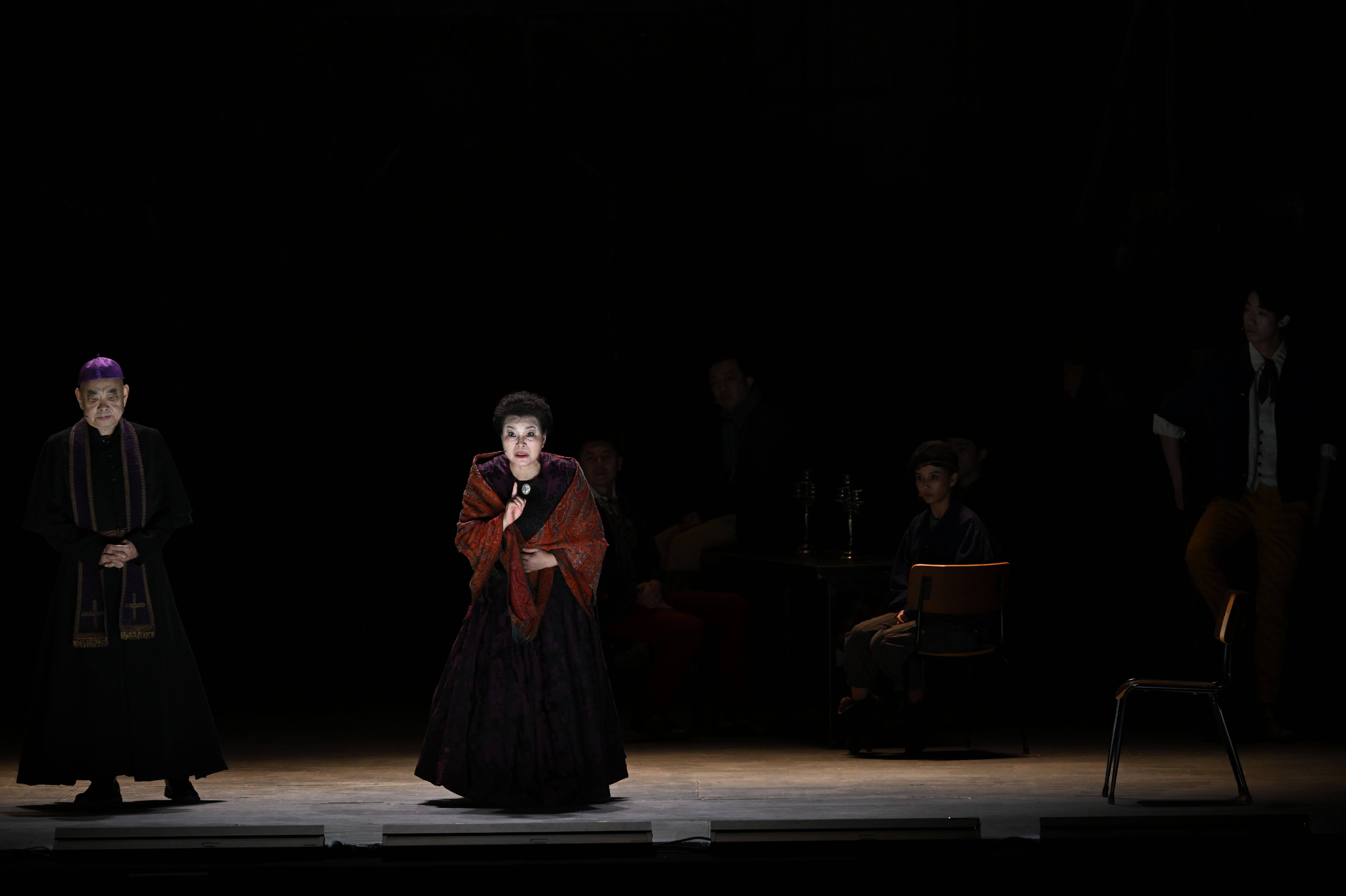 央华版话剧悲惨世界在南京上演