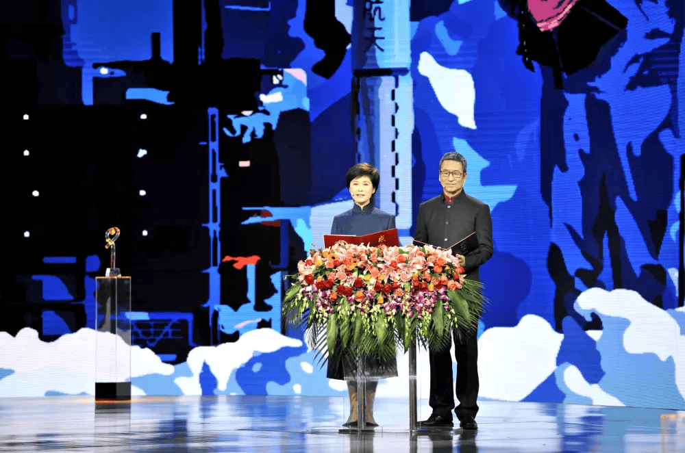 年度盛典至今未播的原因找到了,不是取消而是……_王宁_白岩松_网友