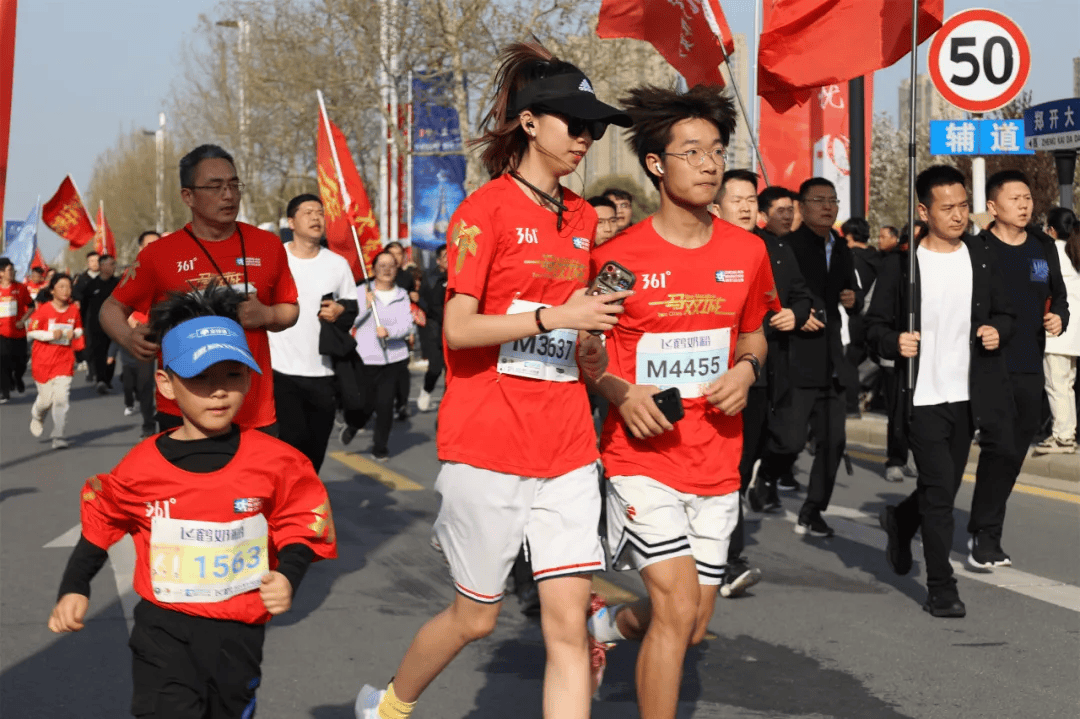 刚刚郑开马拉松一幕幕超燃