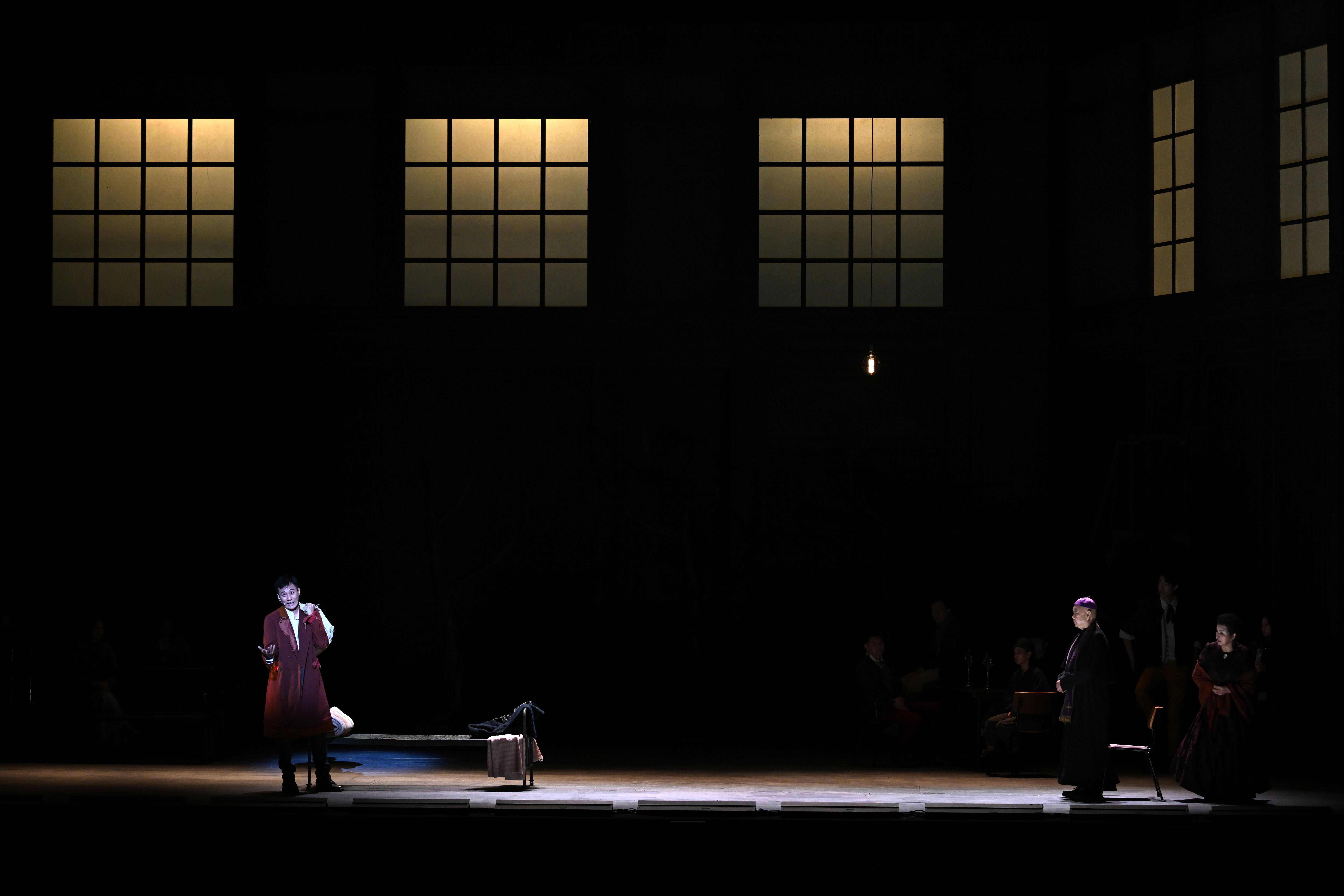 央华版话剧悲惨世界在南京上演