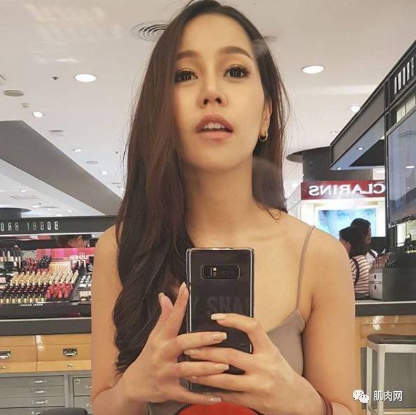 管理自己的身材▼并且她找到了目标anllela sagra就是她健身动力的