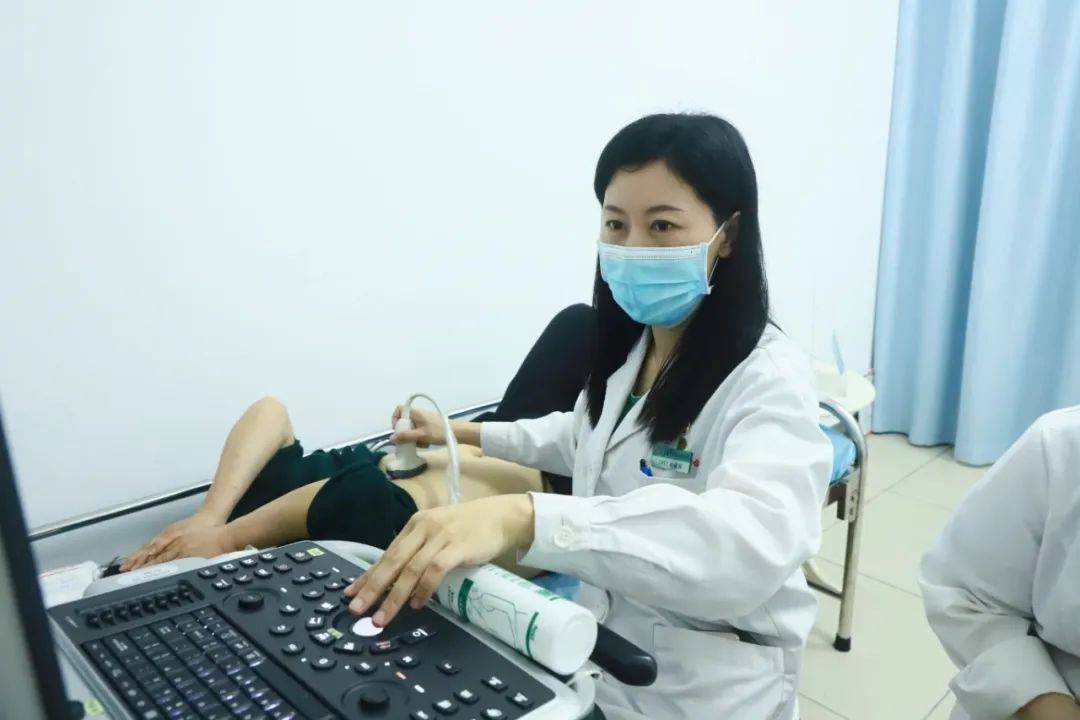 助力百千万工程党徽闪耀医心为民名医义诊大型活动走进社区
