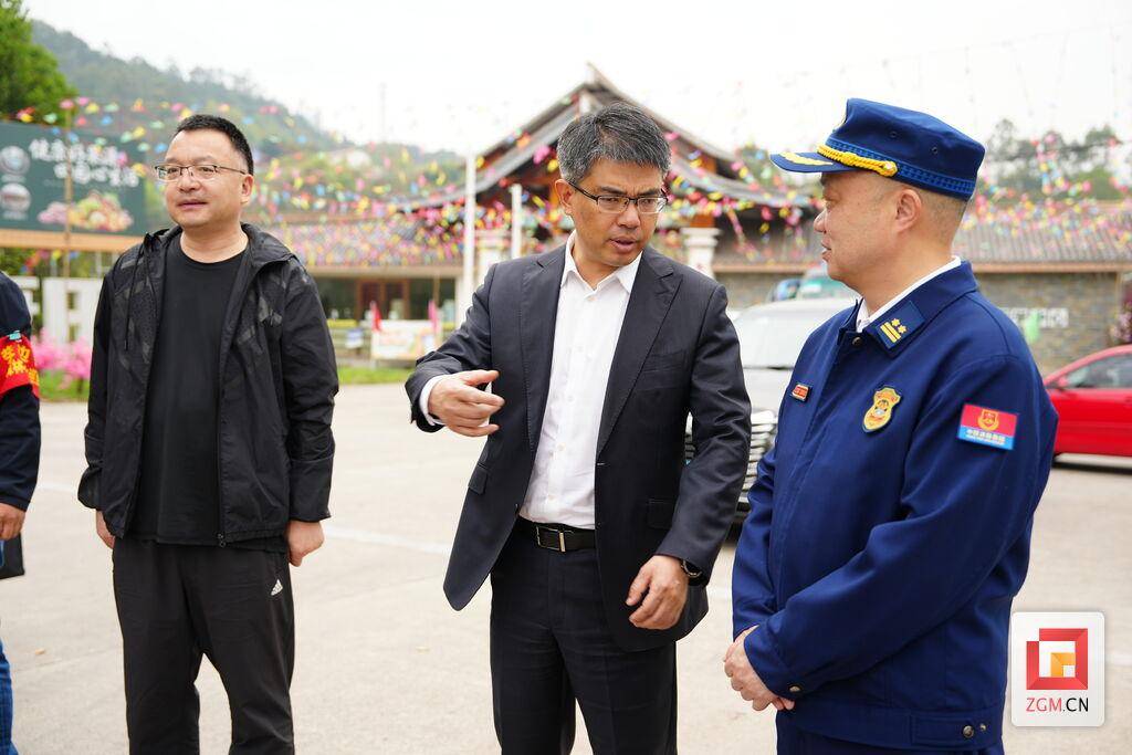 督导期间,肖冰东一行先后前往荣边镇尖山村健康田园劝导点,飞龙峡镇