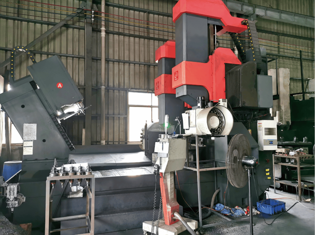 他20岁毕业就来到了当时第一家进入大陆的台资大圆机心脏三角企业工作