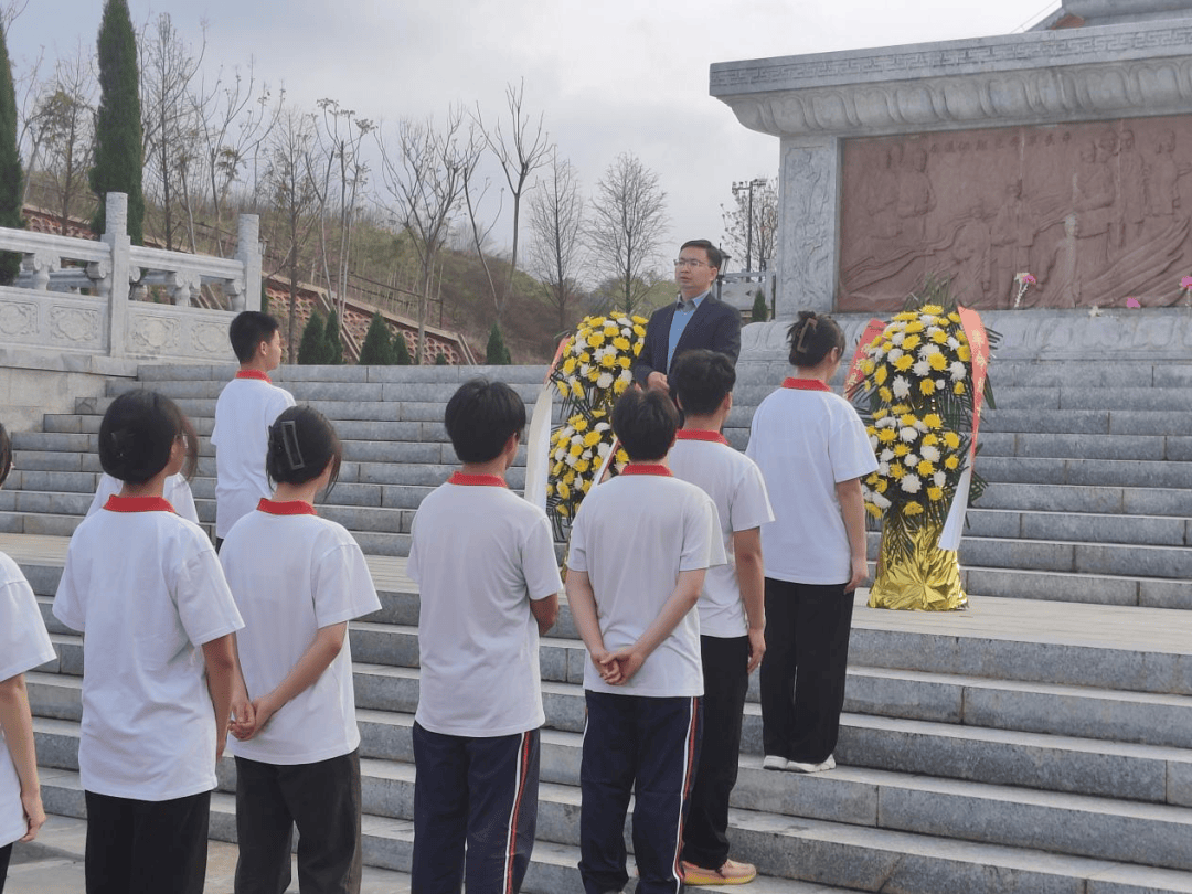 衡东县第五中学开展清明祭英烈主题团日活动